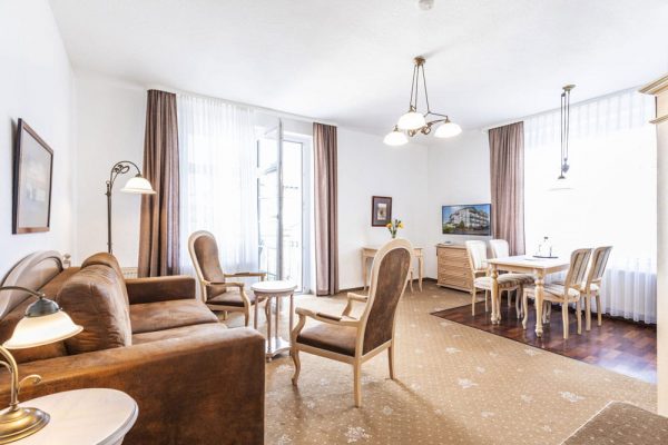 Book a room in the Baltic resort of Goehren, Ruegen – Suite at the family-run Hotel Stranddistel on the Moenchgut peninsula