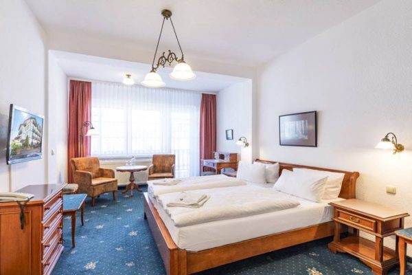 comfort-double-room-with-balcony-hotel-stranddistel-ruegen-baltic-resort-goehren