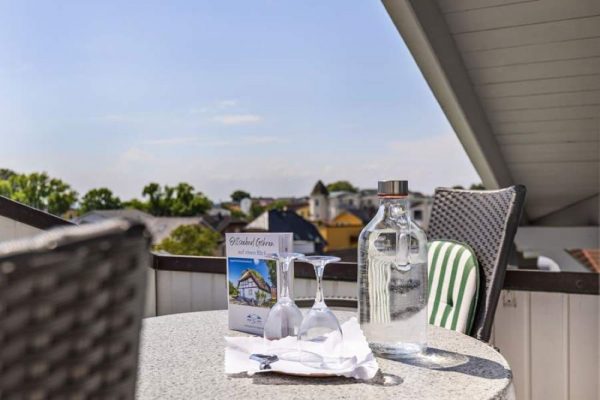 Balkon vom Doppelzimmer mit Dachschrägen im Hotel Stranddistel – Urlaub in Göhren auf der Insel Rügen buchen