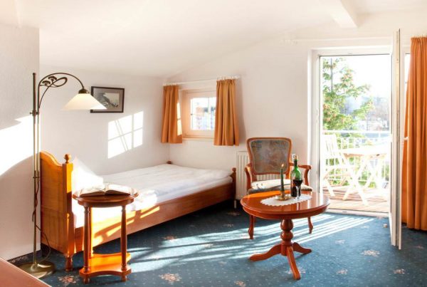 Einzelzimmer mit Balkon im Hotel Stranddistel in Göhren auf der Insel Rügen