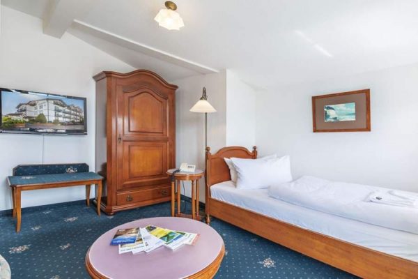 Einzelzimmer mit Balkon vom Hotel Stranddistel im Ostseebad Göhren auf Rügen