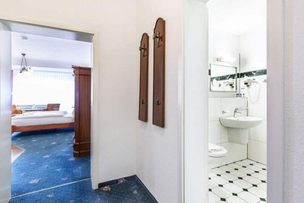 Komfortdoppelzimmer mit Balkon im Hotel Stranddistel – Urlaub in Göhren auf der Insel Rügen günstig buchen