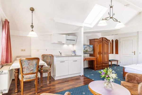 junior-suite-goehren-ruegen-hotel-stranddistel-room-with-sea-view-balcony-book-now