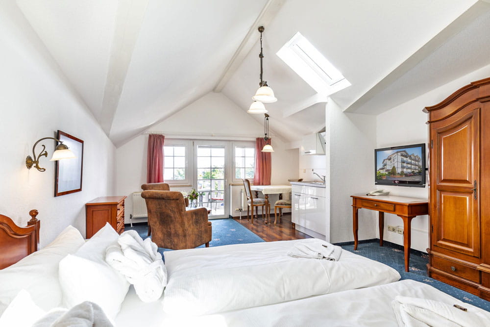 Juniorsuite im Hotel Stranddistel mit Meerblick und Balkon buchen für Urlaub in Göhren auf der Insel Rügen