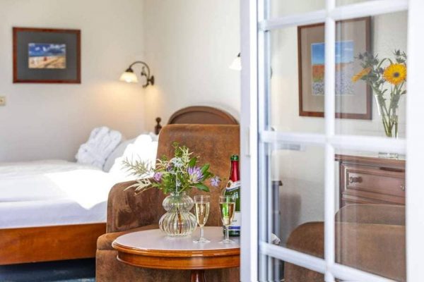 Urlaub an der Ostsee in der Juniorsuite mit Meerblick vom Hotel Stranddistel in Göhren auf der Insel Rügen