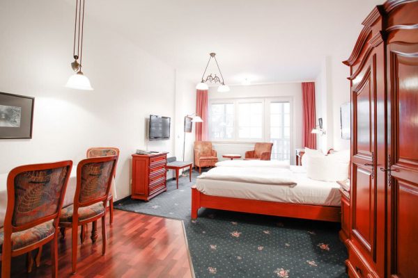 Buchen Sie das Komfort-Doppelzimmer mit Balkon im Hotel Stranddistel im Ostseebad Göhren auf Rügen