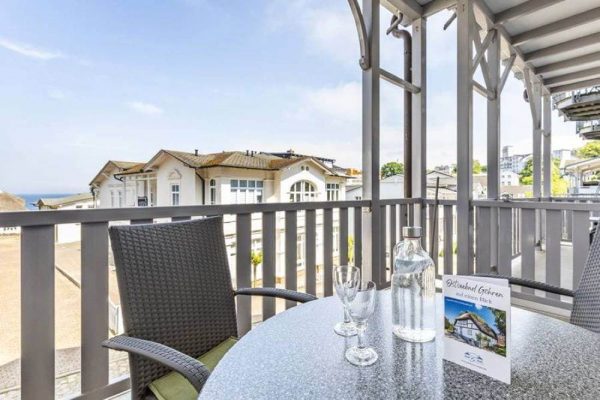 Balkon mit Meerblick vom Komfort-Doppelzimmer im Ostseebad Göhren auf Rügen – Ostsee-Urlaub im Hotel Stranddistel buchen