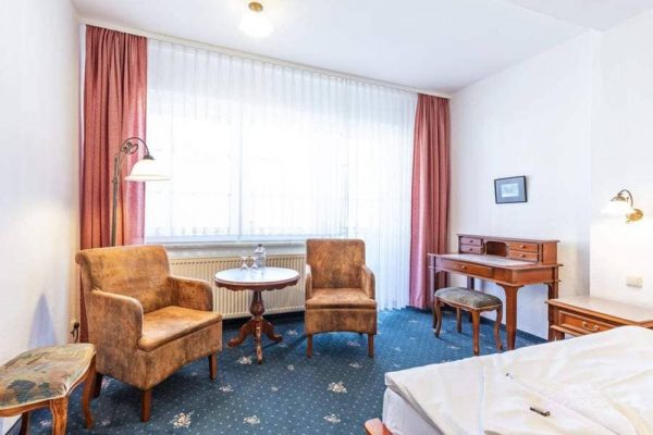 Urlaub im Komfort-Doppelzimmer mit Balkon vom Hotel Stranddistel im Ostseebad Göhren auf Rügen