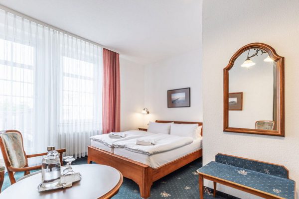 ruegen-hotel-stranddistel-ostseebad-goehren-doppelzimmer-mit-balkon