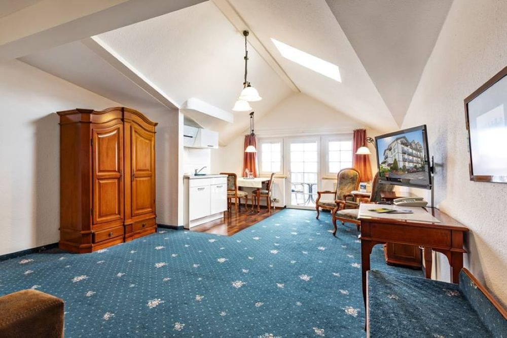 Neu renovierte Suite mit Balkon und Meerblick vom Hotel Stranddistel in Göhren auf der Insel Rügen